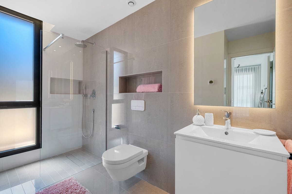 4 bedroom Villa for sale in Guardamar del Segura - € 1,390,000 (Ref: 9363831)