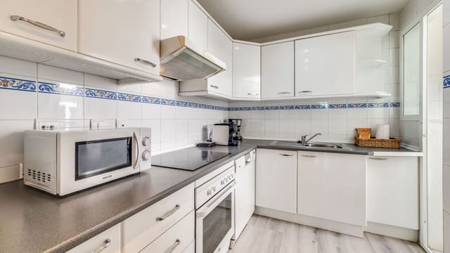 3 soveværelse Penthouse til salg i Puerto Banus, Marbella - € 850.000 (Ref: 9363840)