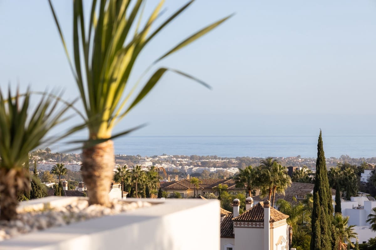 2 bedroom Apartment for sale in La Quinta - € 850,000 (Ref: 9363842)