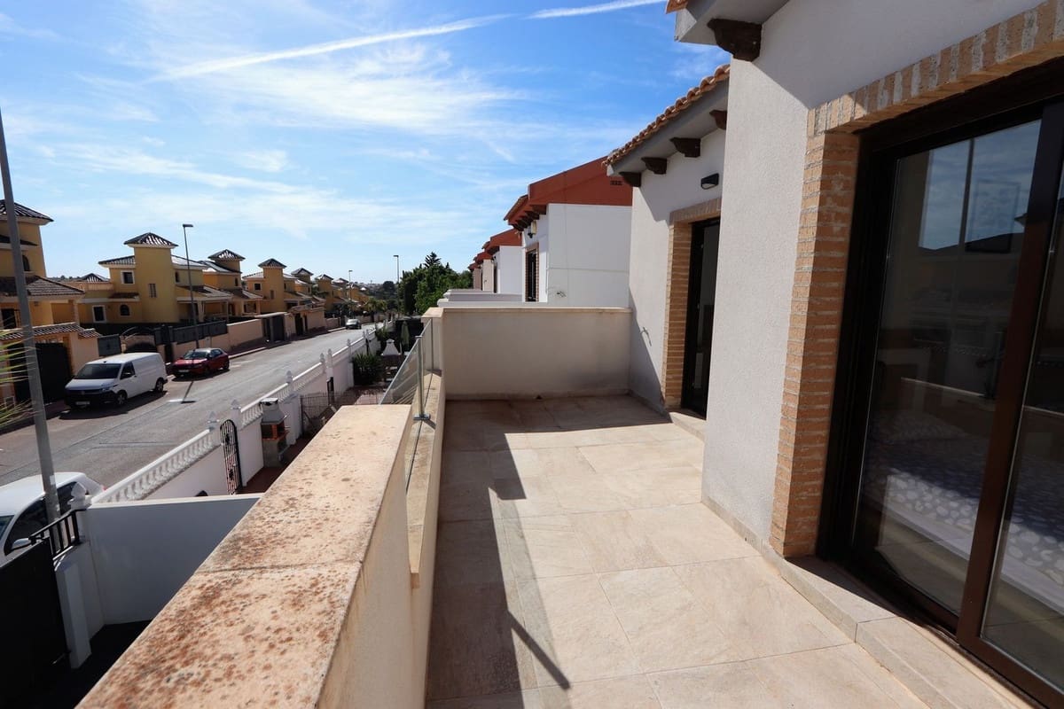 3 quarto Moradia para venda em Villamartin - 269 995 € (Ref: 9363843)