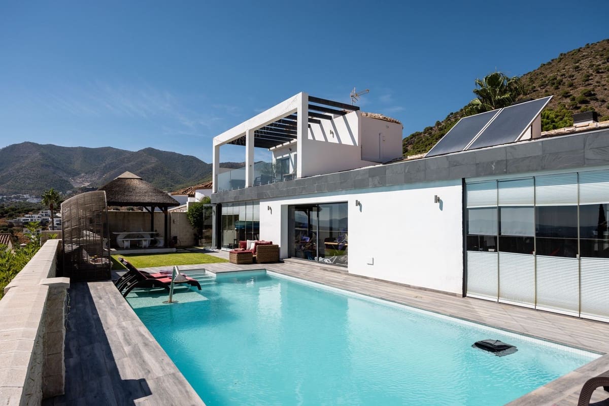 4 makuuhuone Huvila myytävänä paikassa Mijas - 2 390 000 € (Ref: 9363849)