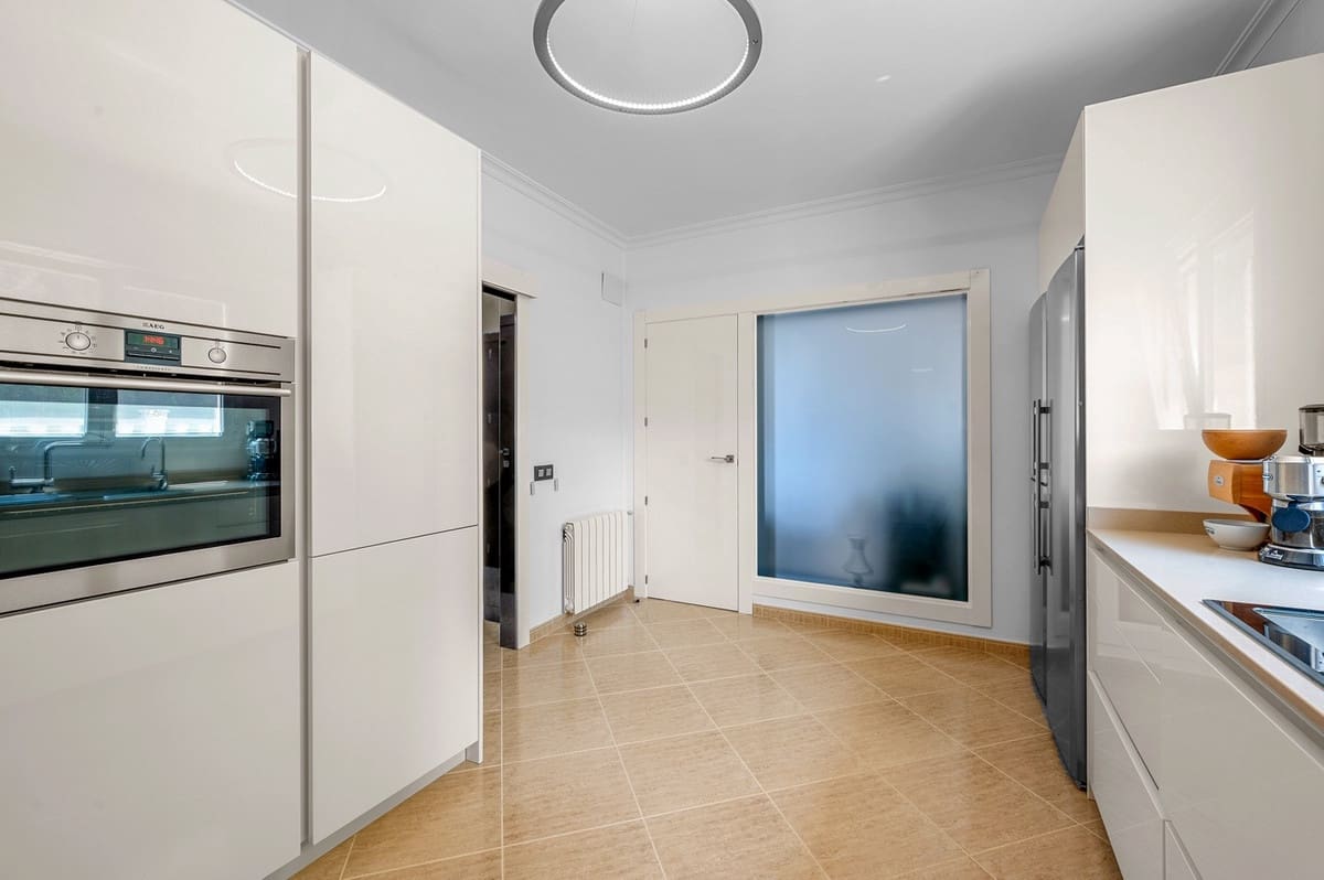 5 bedroom Villa for sale in Benissa - € 1,690,000 (Ref: 9363850)