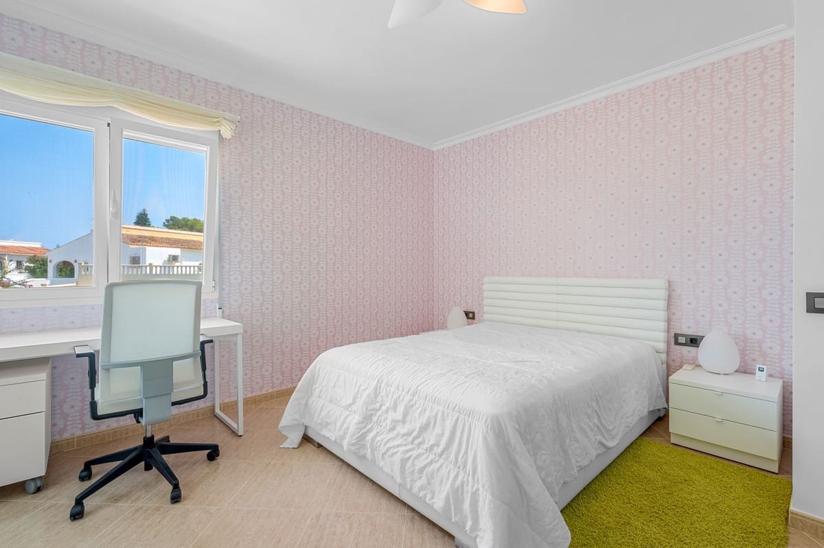 5 bedroom Villa for sale in Benissa - € 1,690,000 (Ref: 9363850)