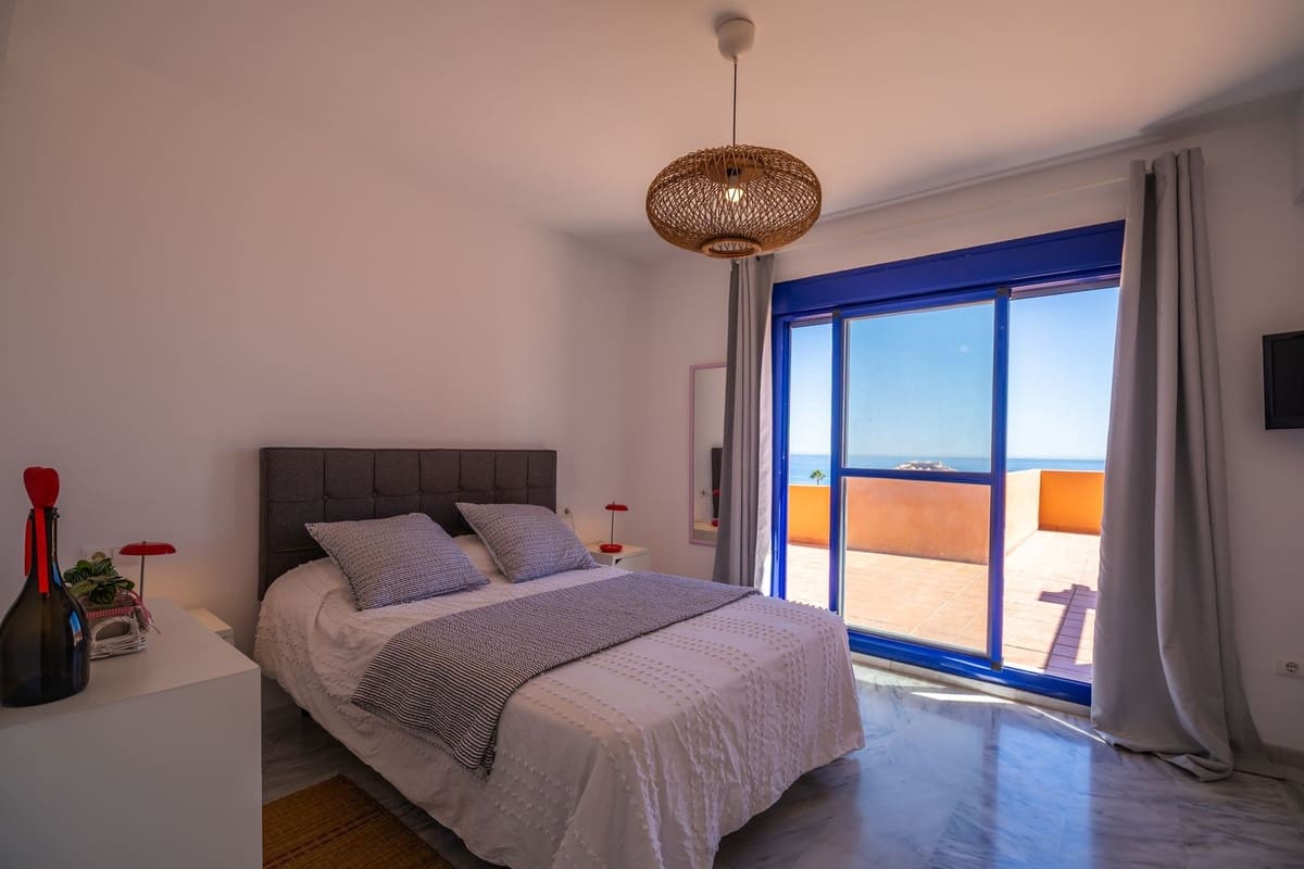 2 sypialnia Penthouse na sprzedaż w La Duquesa / Puerto de la Duquesa - 380 000 € (Ref: 9363853)