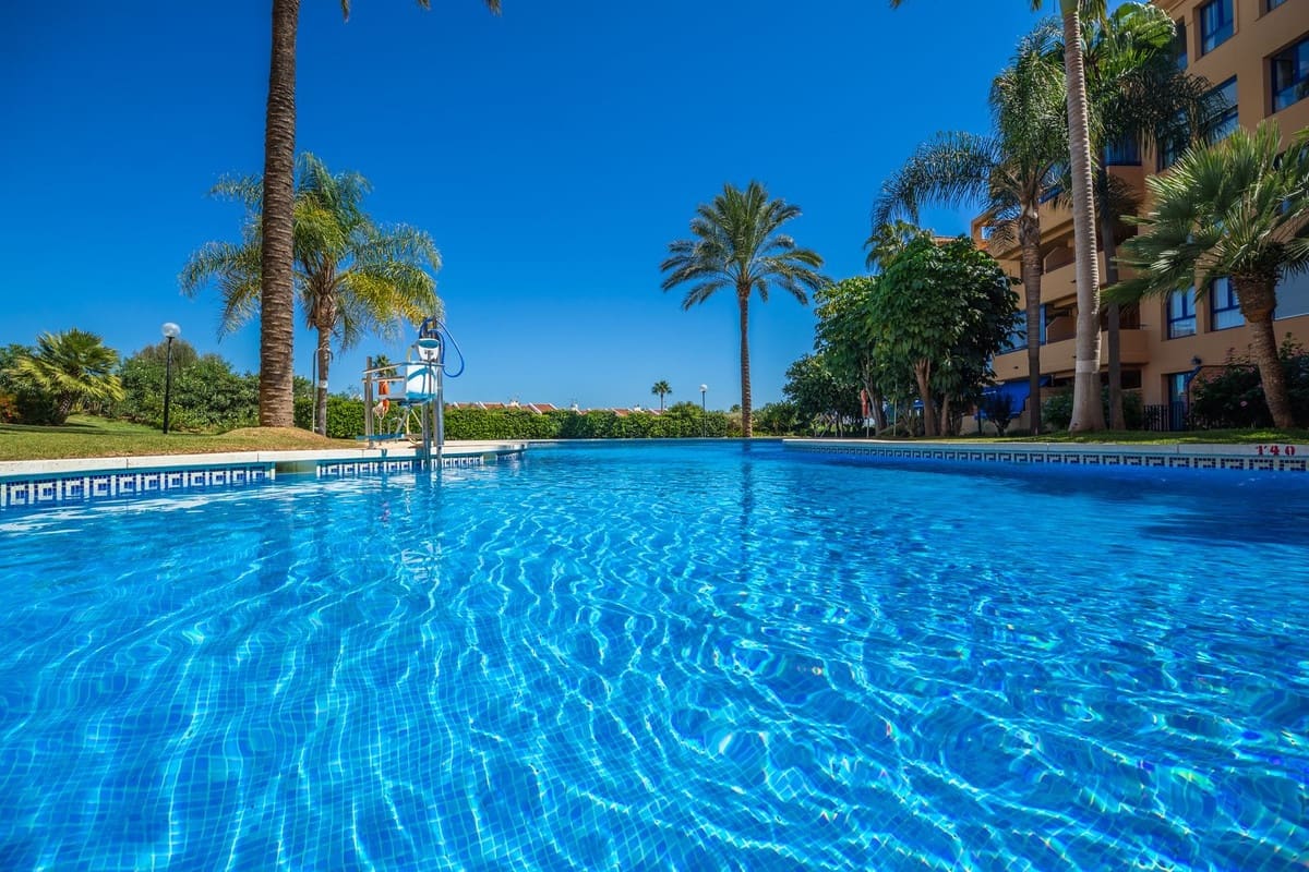 2 sypialnia Penthouse na sprzedaż w La Duquesa / Puerto de la Duquesa - 380 000 € (Ref: 9363853)