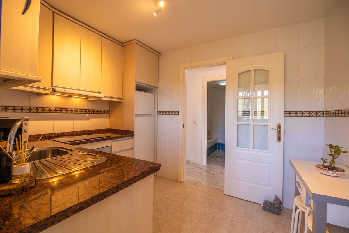 2 sypialnia Penthouse na sprzedaż w La Duquesa / Puerto de la Duquesa - 380 000 € (Ref: 9363853)