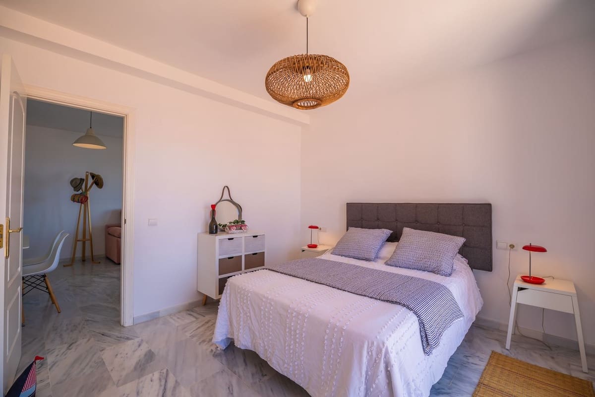 2 sypialnia Penthouse na sprzedaż w La Duquesa / Puerto de la Duquesa - 380 000 € (Ref: 9363853)