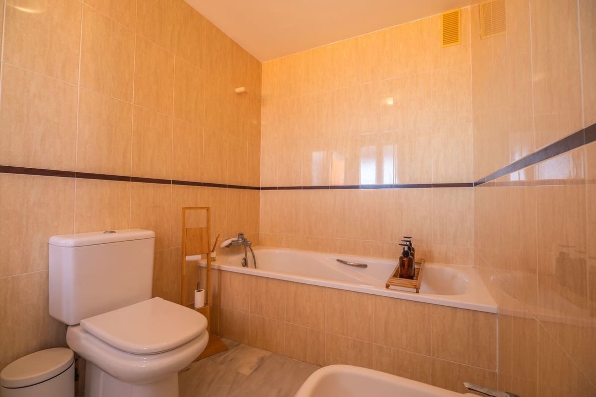 2 sypialnia Penthouse na sprzedaż w La Duquesa / Puerto de la Duquesa - 380 000 € (Ref: 9363853)