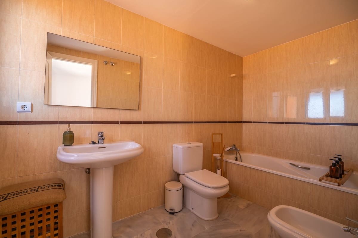 2 sypialnia Penthouse na sprzedaż w La Duquesa / Puerto de la Duquesa - 380 000 € (Ref: 9363853)