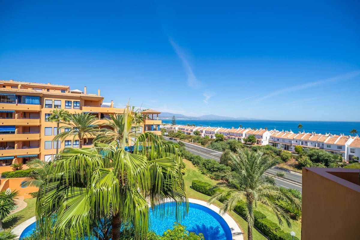 2 sypialnia Penthouse na sprzedaż w La Duquesa / Puerto de la Duquesa - 380 000 € (Ref: 9363853)