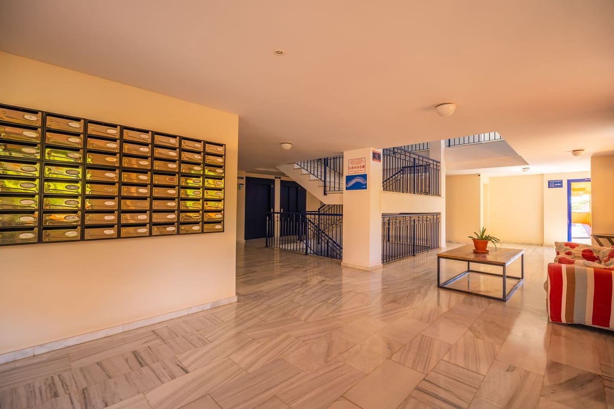 2 sypialnia Penthouse na sprzedaż w La Duquesa / Puerto de la Duquesa - 380 000 € (Ref: 9363853)