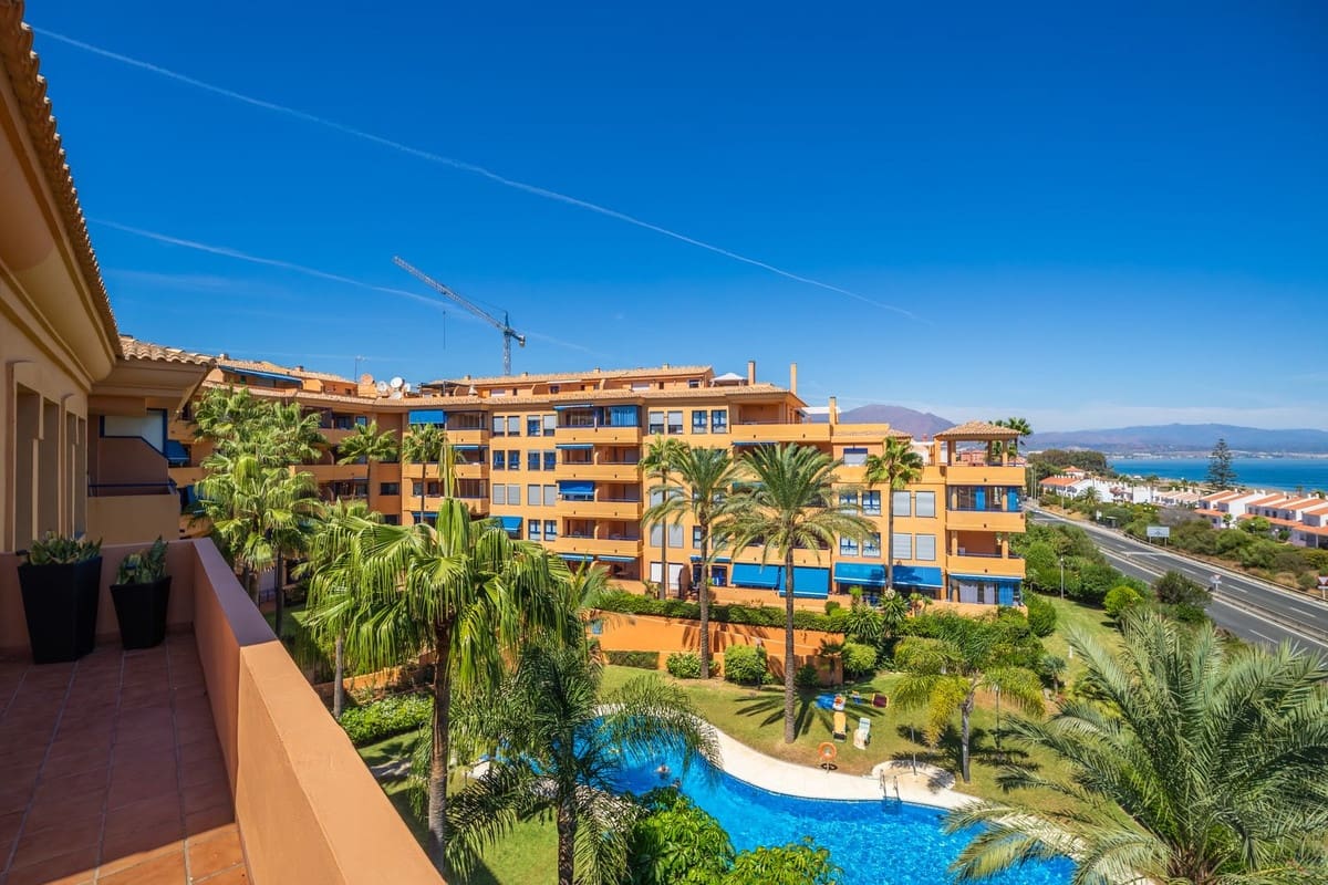 2 sypialnia Penthouse na sprzedaż w La Duquesa / Puerto de la Duquesa - 380 000 € (Ref: 9363853)