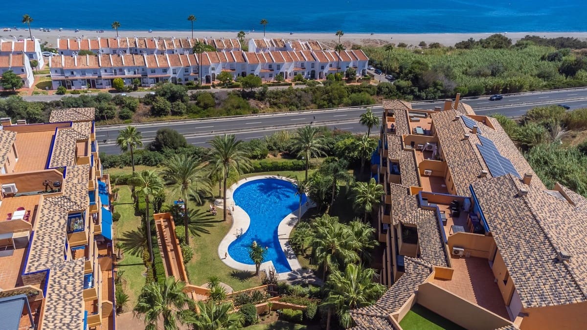 2 sypialnia Penthouse na sprzedaż w La Duquesa / Puerto de la Duquesa - 380 000 € (Ref: 9363853)