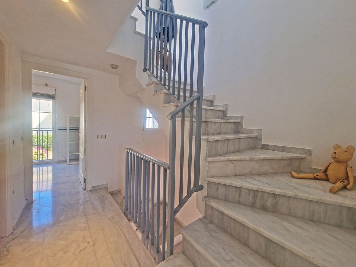 4 quarto Casa em Banda para venda em Cabopino - 525 000 € (Ref: 9363854)