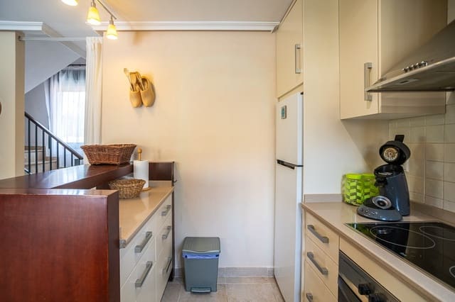 3 quarto Moradia Geminada para venda em Las Piscinas Naturales, Torrevieja - 285 000 € (Ref: 9363860)