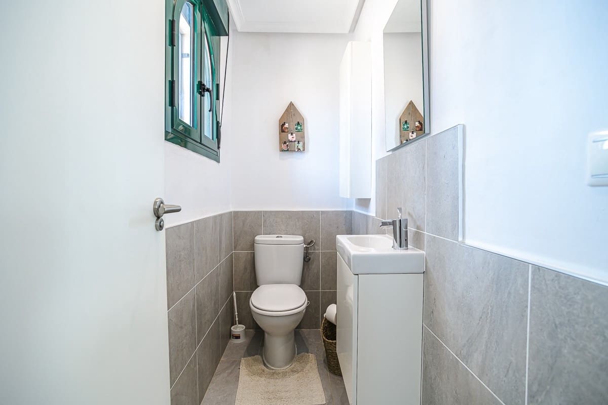 3 sovrum Semi-fristående Villa till salu i Torrevieja - 285 000 € (Ref: 9363860)