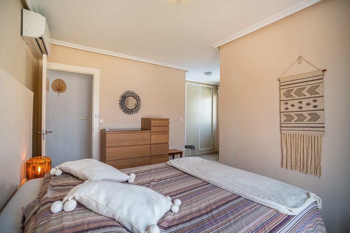 3 sovrum Semi-fristående Villa till salu i Torrevieja - 285 000 € (Ref: 9363860)