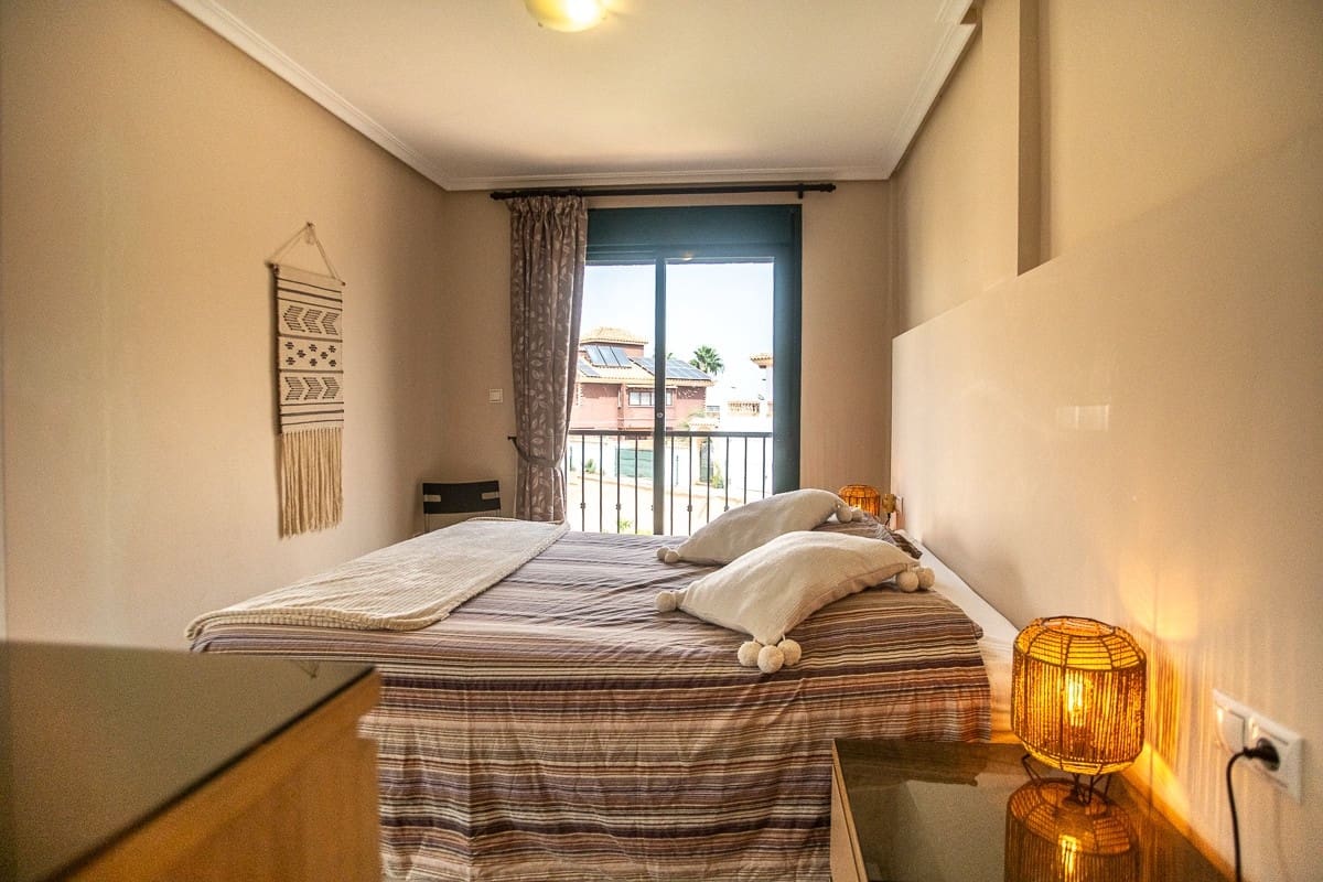 3 sovrum Semi-fristående Villa till salu i Torrevieja - 285 000 € (Ref: 9363860)