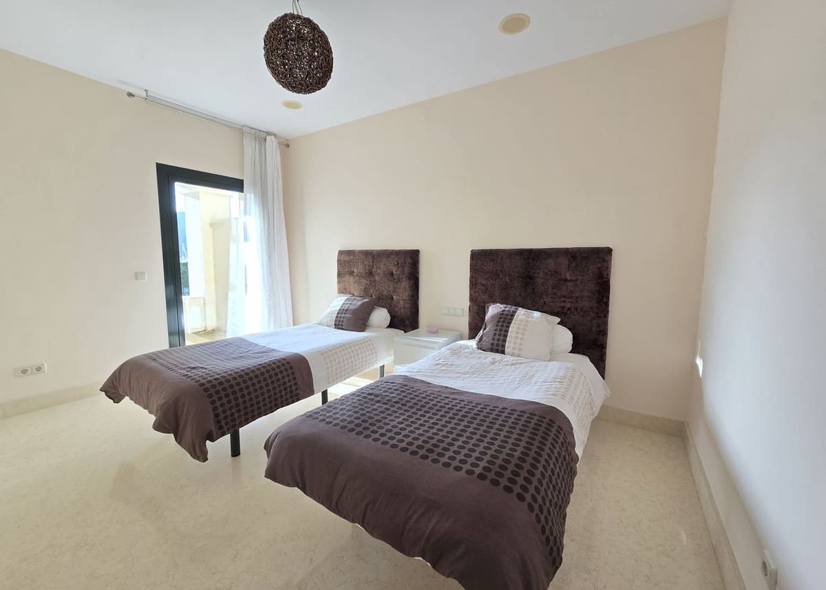 2 bedroom Apartment for sale in Benahavis - € 559,000 (Ref: 9363861)