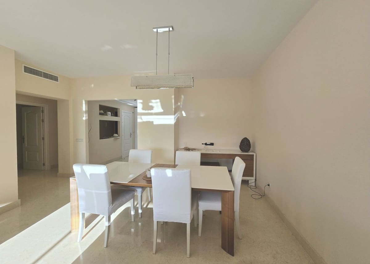 2 bedroom Apartment for sale in Benahavis - € 559,000 (Ref: 9363861)