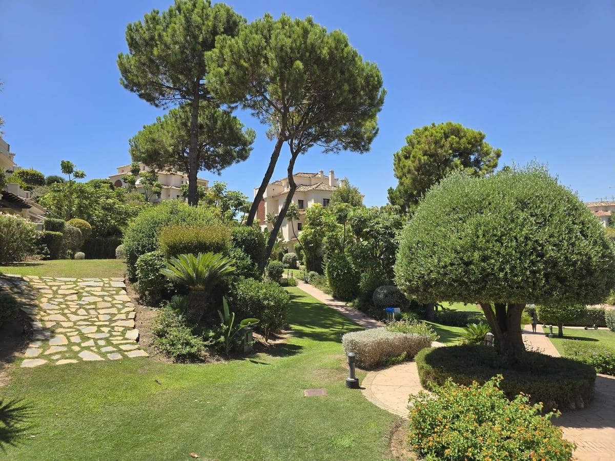 2 bedroom Apartment for sale in Benahavis - € 559,000 (Ref: 9363861)