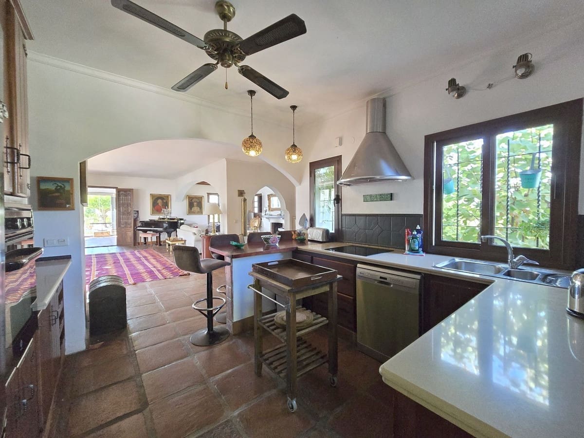 6 bedroom Finca/Country House for sale in Alhaurin el Grande - € 890,000 (Ref: 9363864)