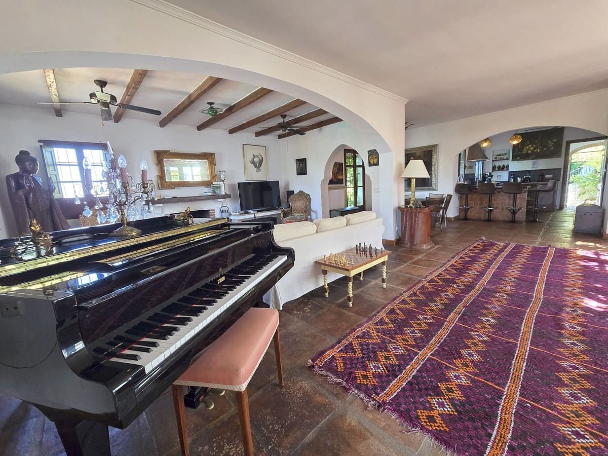 6 bedroom Finca/Country House for sale in Alhaurin el Grande - € 890,000 (Ref: 9363864)