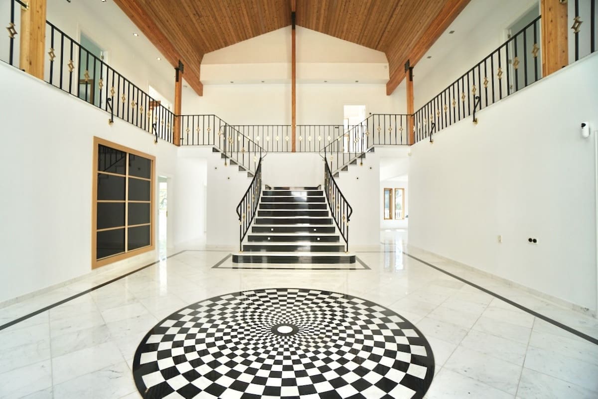 5 bedroom Villa for sale in Benahavis - € 1,779,500 (Ref: 9363867)