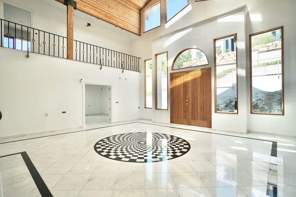 5 bedroom Villa for sale in Benahavis - € 1,779,500 (Ref: 9363867)