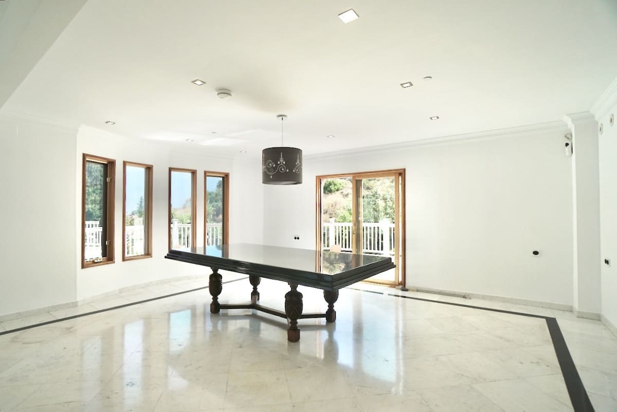 5 bedroom Villa for sale in Benahavis - € 1,779,500 (Ref: 9363867)