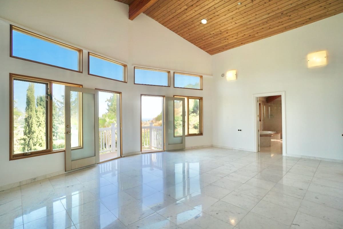 5 bedroom Villa for sale in Benahavis - € 1,779,500 (Ref: 9363867)