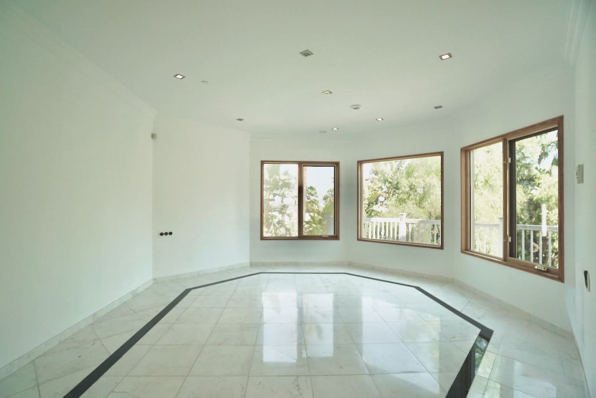 5 bedroom Villa for sale in Benahavis - € 1,779,500 (Ref: 9363867)