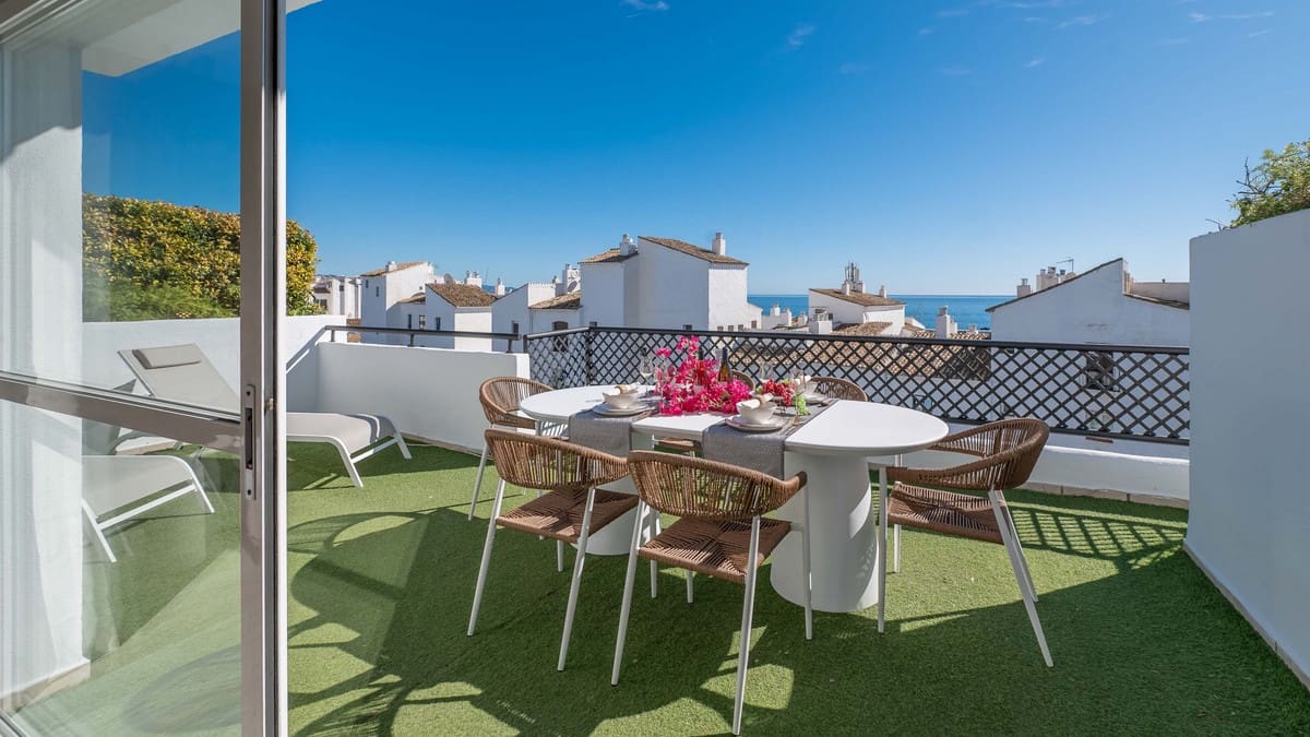 Apartamento de 3 habitaciones en Puerto Banus en venta - 850.000 € (Ref: 9363876)