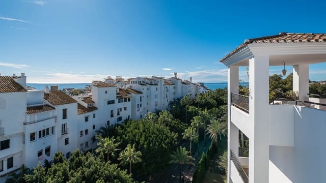 Apartamento de 3 habitaciones en Puerto Banus, Marbella en venta - 850.000 € (Ref: 9363876)