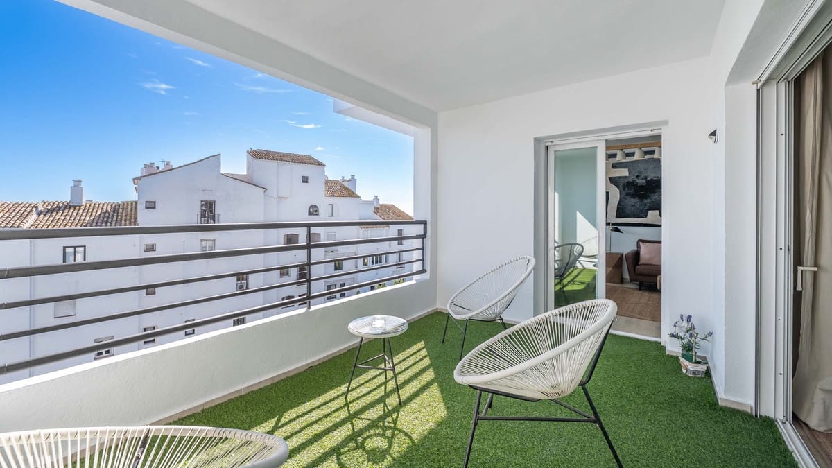 Apartamento de 3 habitaciones en Puerto Banus en venta - 850.000 € (Ref: 9363876)
