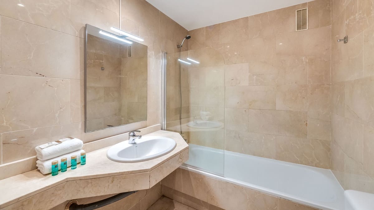 Apartamento de 3 habitaciones en Puerto Banus en venta - 850.000 € (Ref: 9363876)