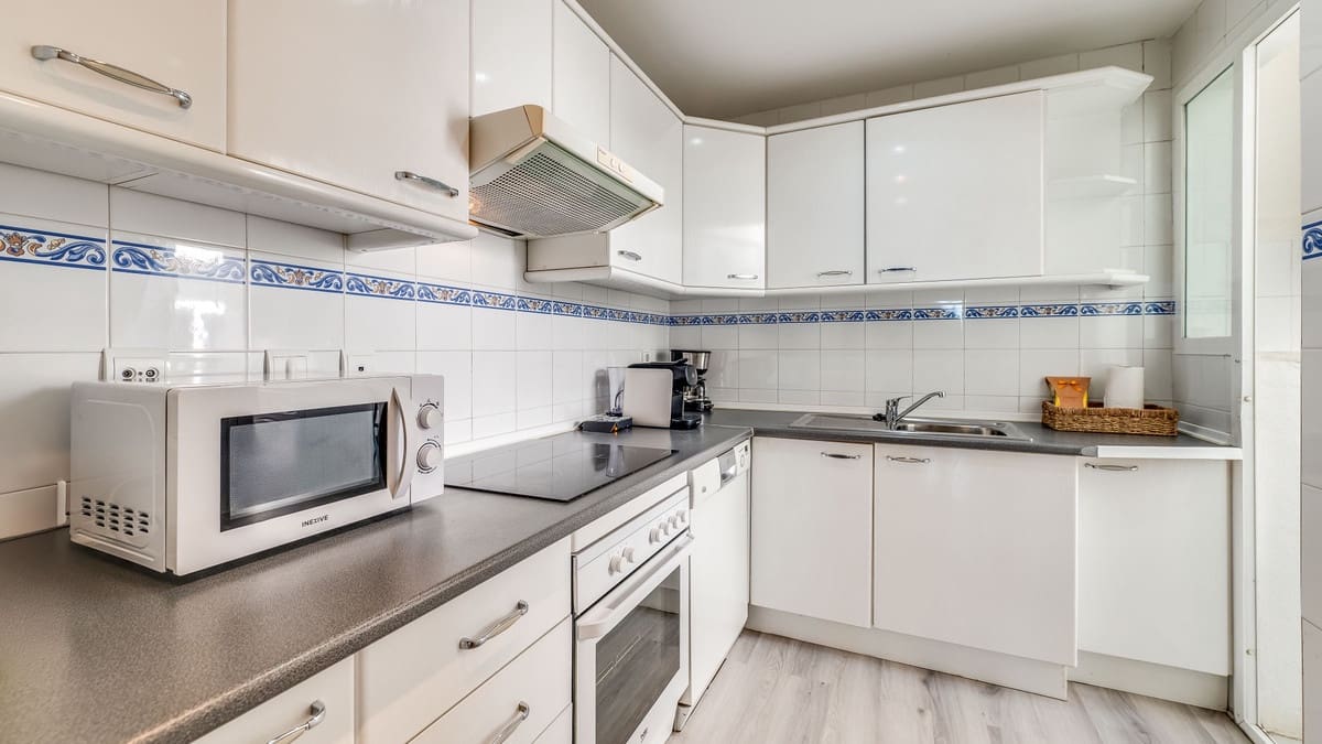 Apartamento de 3 habitaciones en Puerto Banus en venta - 850.000 € (Ref: 9363876)