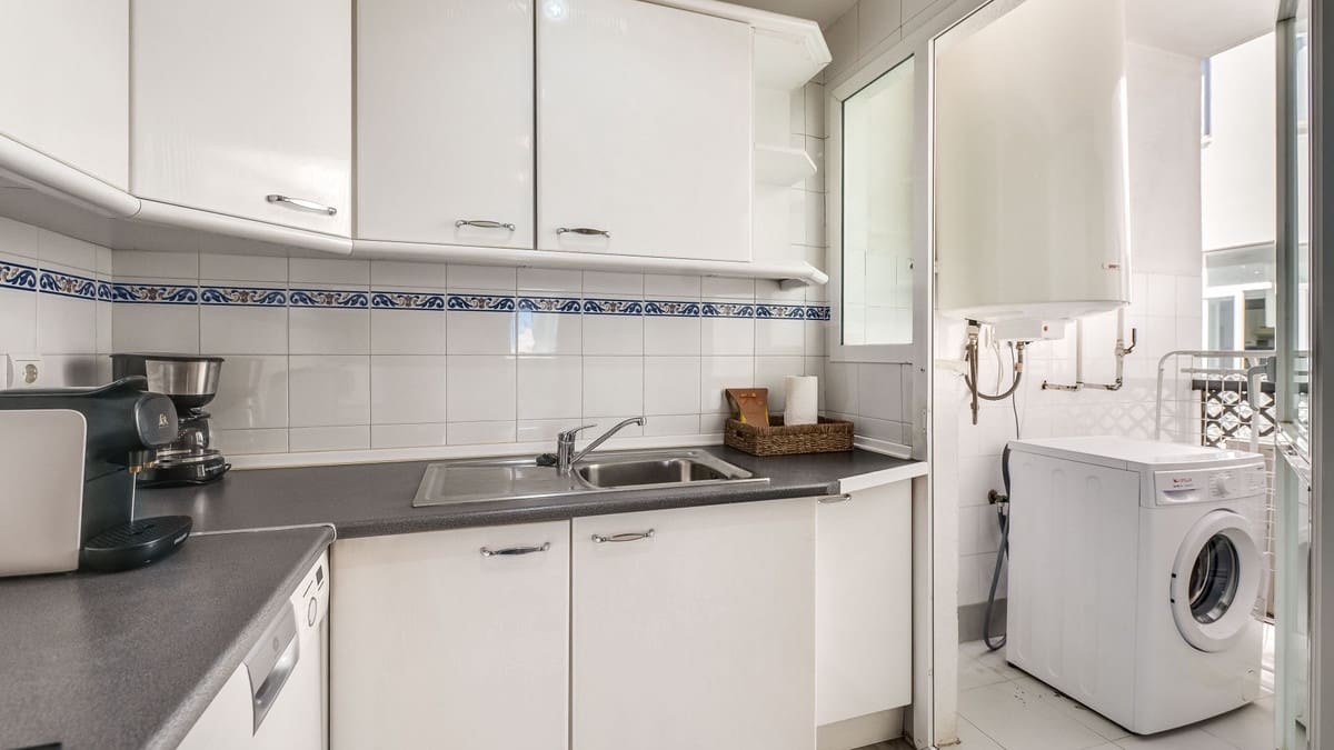 Apartamento de 3 habitaciones en Puerto Banus en venta - 850.000 € (Ref: 9363876)