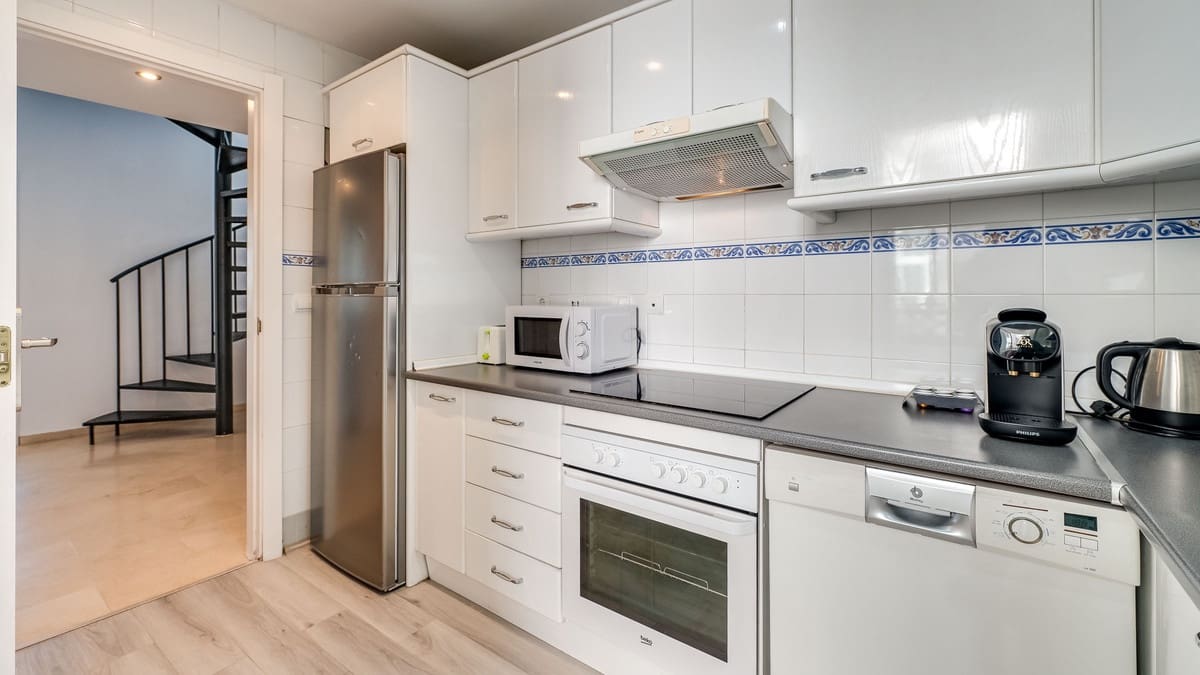 Apartamento de 3 habitaciones en Puerto Banus en venta - 850.000 € (Ref: 9363876)