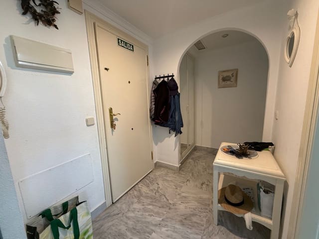 Apartamento de 2 habitaciones en Puerto Banus, Marbella en venta - 390.000 € (Ref: 9363888)