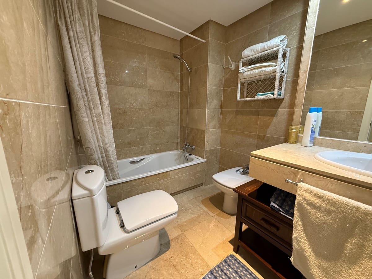 Apartamento de 2 habitaciones en Nueva Andalucia en venta - 390.000 € (Ref: 9363888)