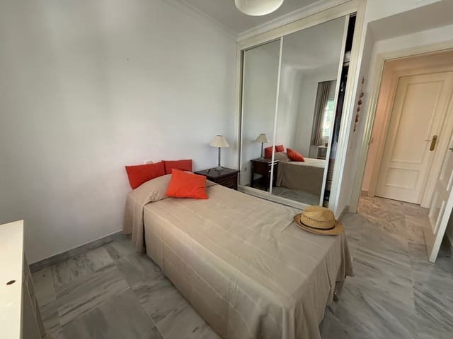 Apartamento de 2 habitaciones en Puerto Banus, Marbella en venta - 390.000 € (Ref: 9363888)