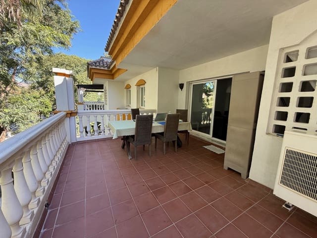 Apartamento de 2 habitaciones en Puerto Banus, Marbella en venta - 390.000 € (Ref: 9363888)