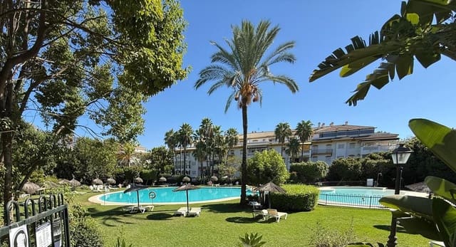 Apartamento de 2 habitaciones en Puerto Banus, Marbella en venta - 390.000 € (Ref: 9363888)