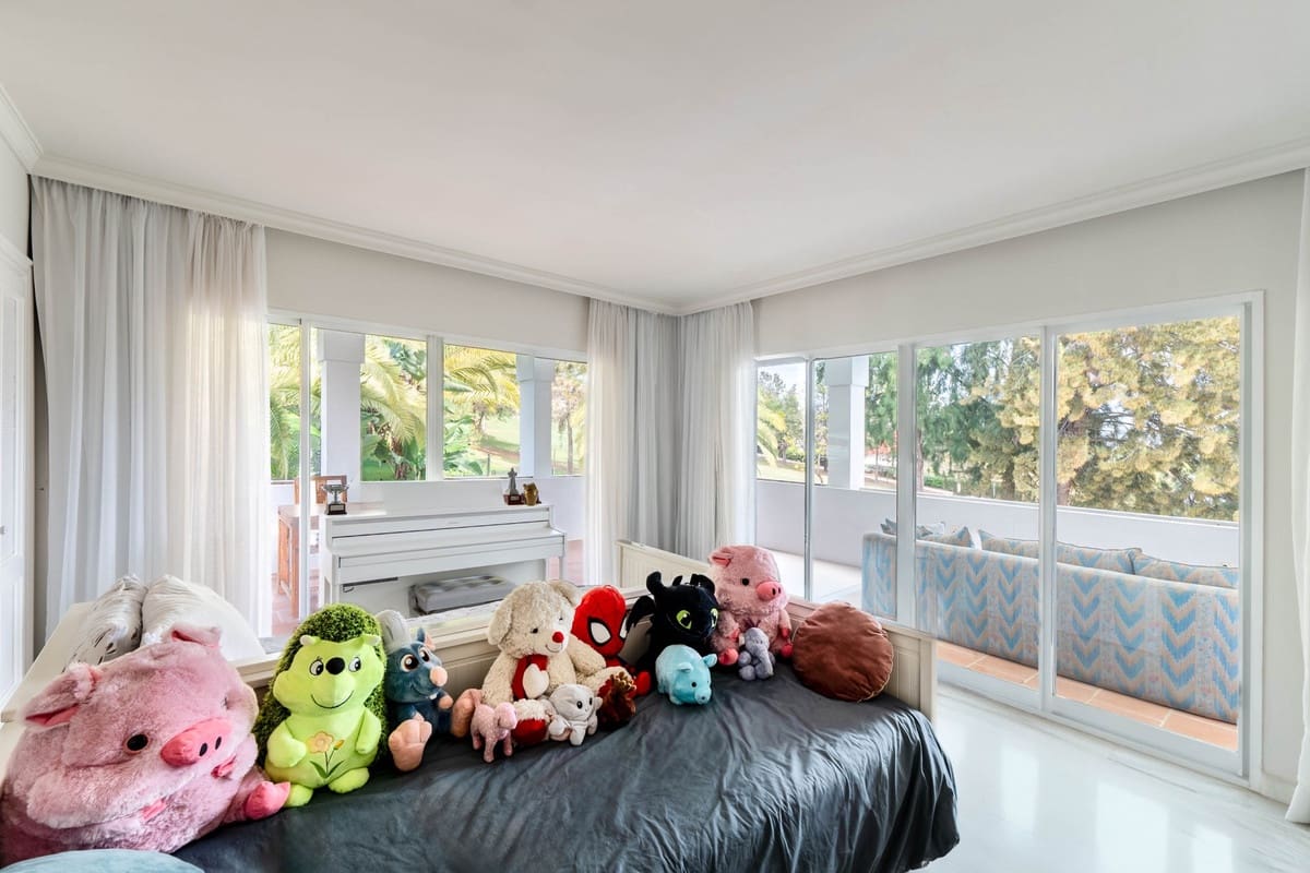 2 bedroom Semi-detached Villa for sale in La Quinta - € 1,750,000 (Ref: 9363891)