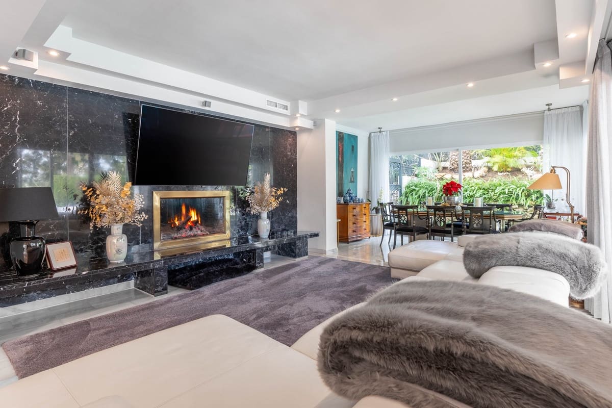 2 bedroom Semi-detached Villa for sale in La Quinta - € 1,750,000 (Ref: 9363891)