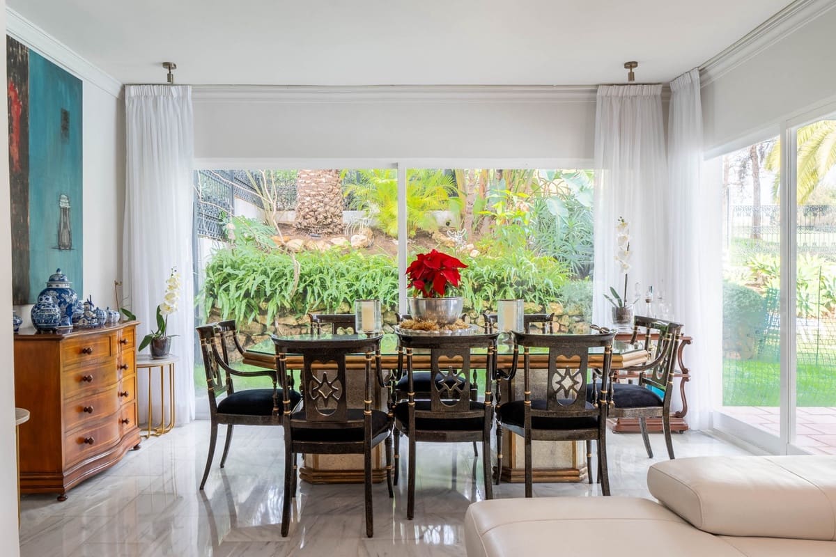 2 bedroom Semi-detached Villa for sale in La Quinta - € 1,750,000 (Ref: 9363891)