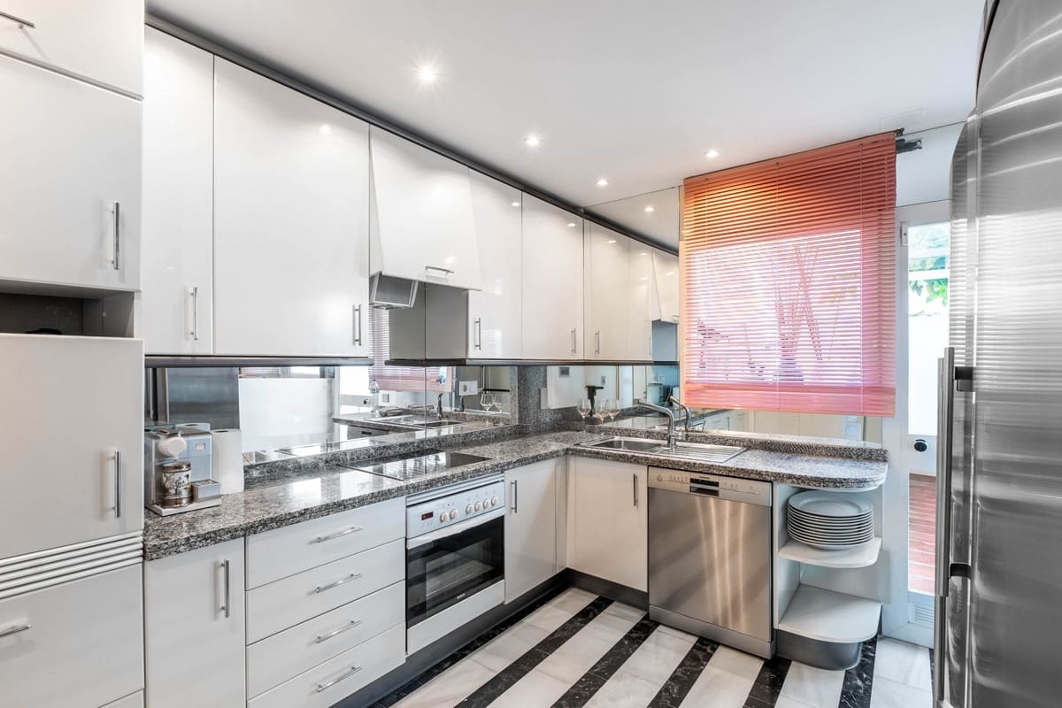 2 bedroom Semi-detached Villa for sale in La Quinta - € 1,750,000 (Ref: 9363891)