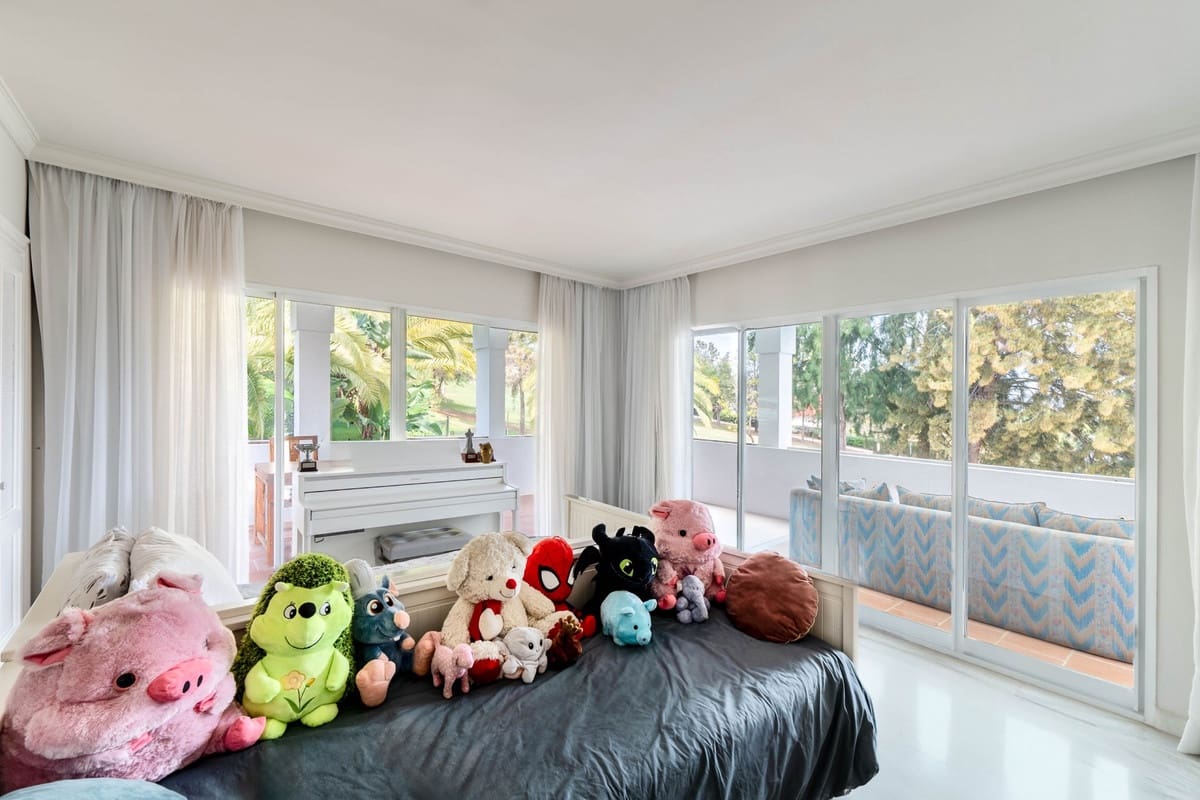 2 bedroom Finca/Country House for sale in La Quinta - € 1,500,000 (Ref: 9363891)