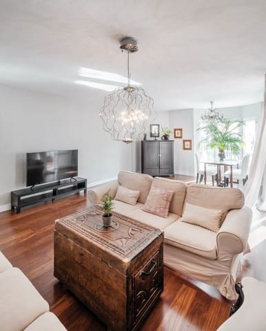 Ático de 2 habitaciones en Puerto Banus, Marbella en venta - 395.000 € (Ref: 9363895)